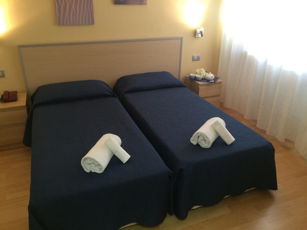 Hotel Butterfly Montecatini Terme Kamer foto